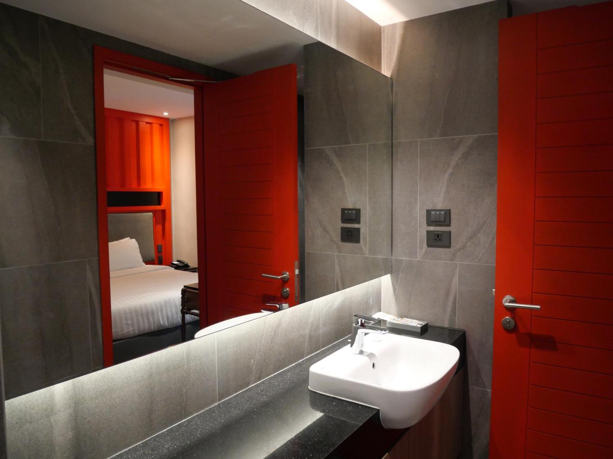 T2 The Portal Sukhumvit Hotel Bangkok Exterior photo