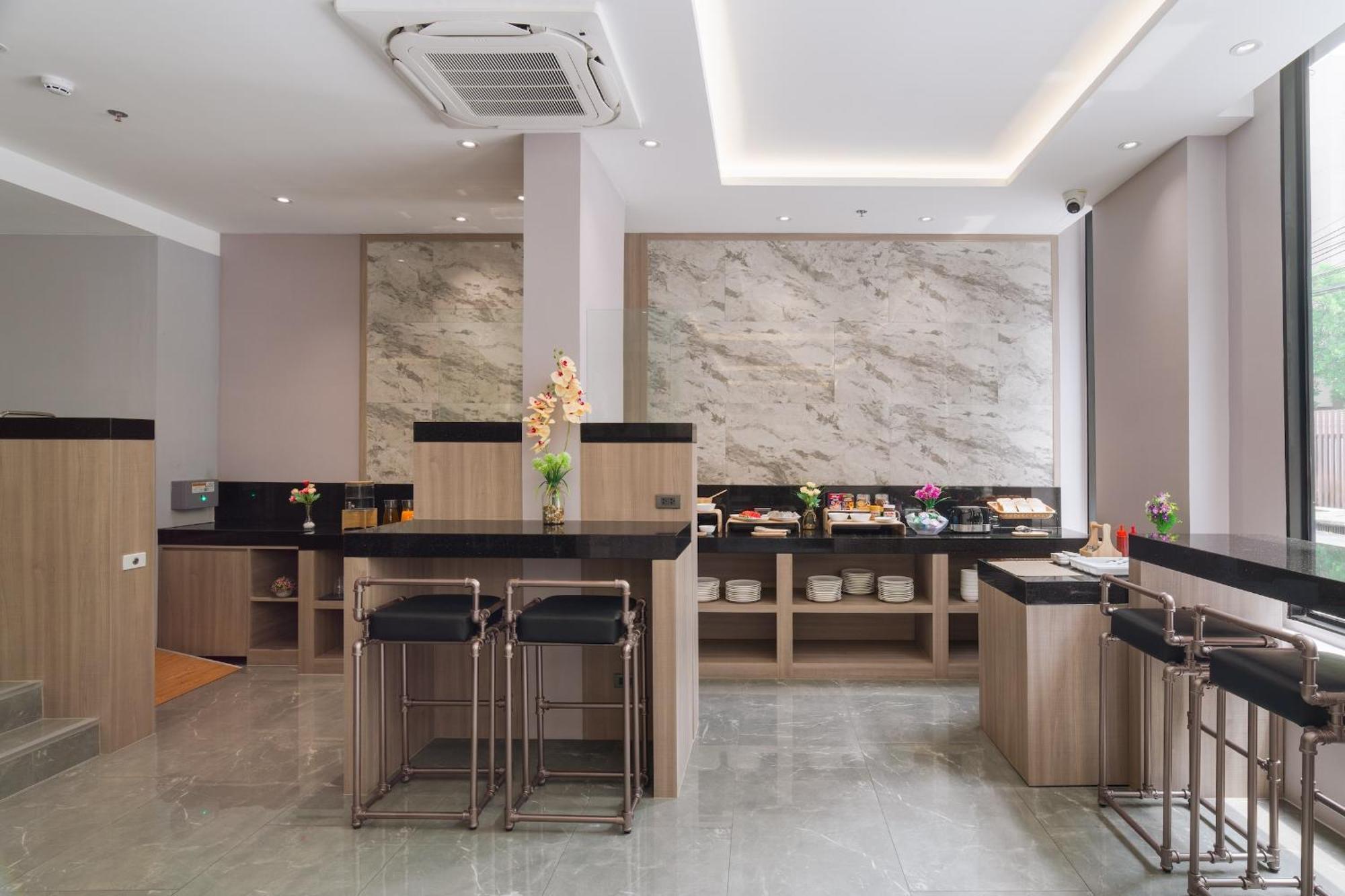T2 The Portal Sukhumvit Hotel Bangkok Exterior photo